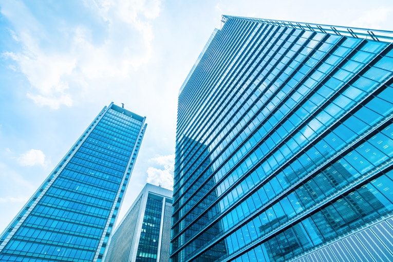 Quelles sont les exceptions prévues par la réglementation pour exclure un bâtiment du champ d’application du décret tertiaire ?