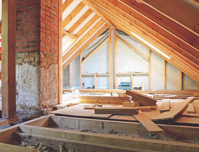 Faut-il isoler les combles perdus par soufflage ou par pose de panneaux ?