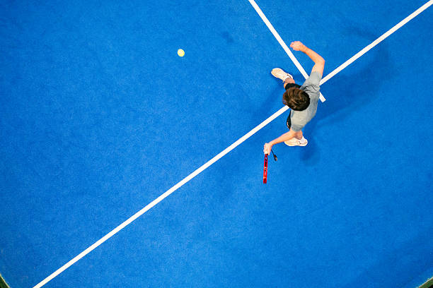 Quels aménagements prévoir pour une construction terrain de padel exposée à de fortes chaleurs ?