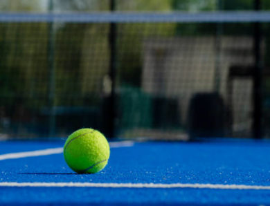 Quelles normes encadrent une construction terrain de padel ?