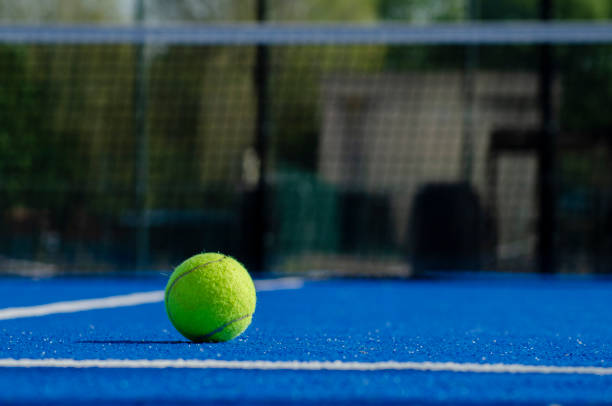 Quelles normes encadrent une construction terrain de padel ?